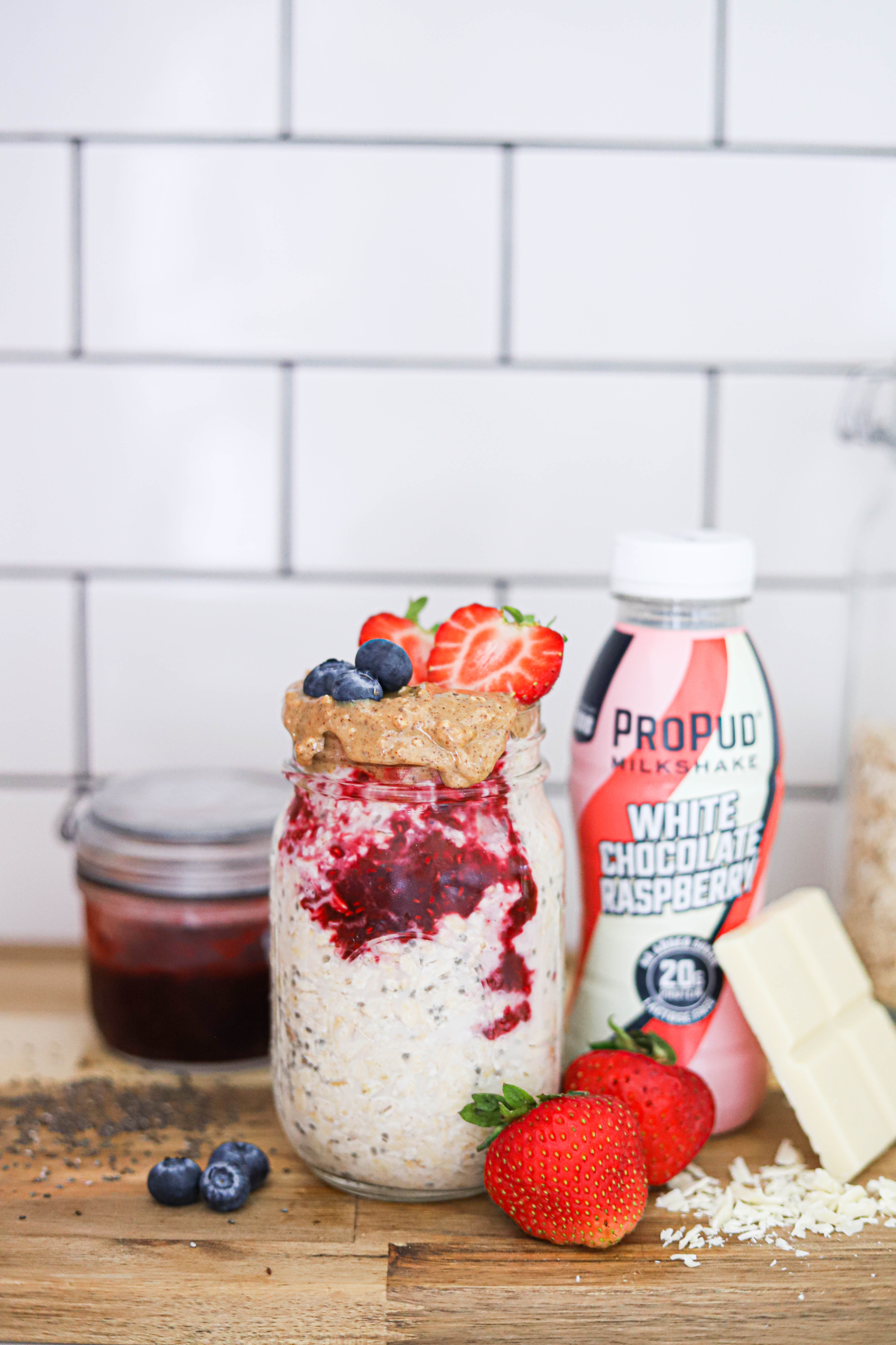OVERNIGHT OATS WITH PEANUT BUTTER